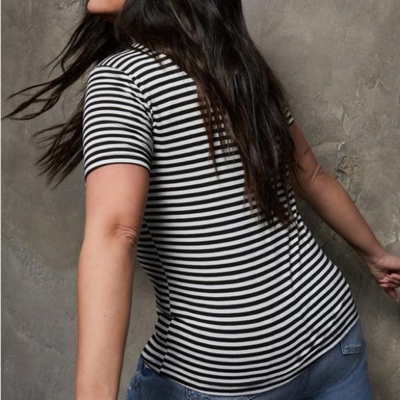 Torrid 2X Perfect Super Soft Crew Neck Short Sleeve Tee Torrid Size 2​ - Picture 3 of 8